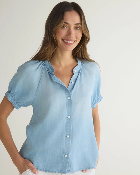 Bella Dahl Short Sleeve Raglan Shirt in Light Riviera Wash”