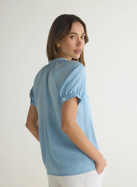 Bella Dahl Short Sleeve Raglan Shirt in Light Riviera Wash”