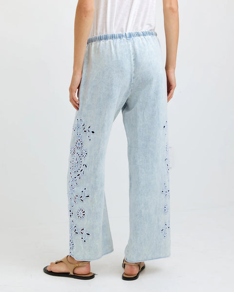 Bella Dahl Side Embroidered Beach Pant in Light Seaspray