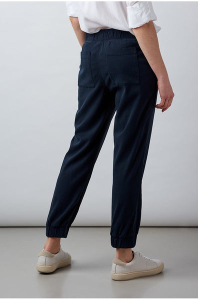 bella dahl pocket jogger in endless sea