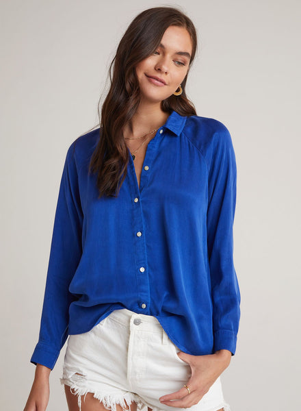 bella dahl raglan sleeve button down in mazarine blue