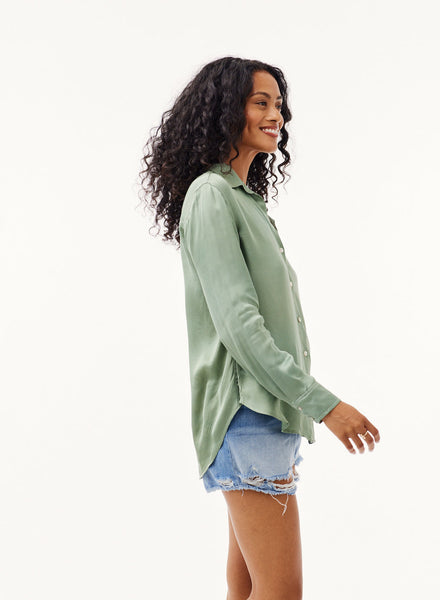 Bella Dahl side slit button down shirt in cedar green