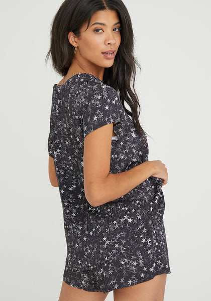 bella dahl short sleeve tee and flowy short set in stardust print