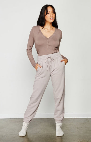 Gentle Fawn Fabien rayon jersey v snap neckline in Mushroom