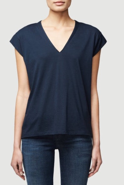 FRAME Le Mid Rise V Tee in Navy