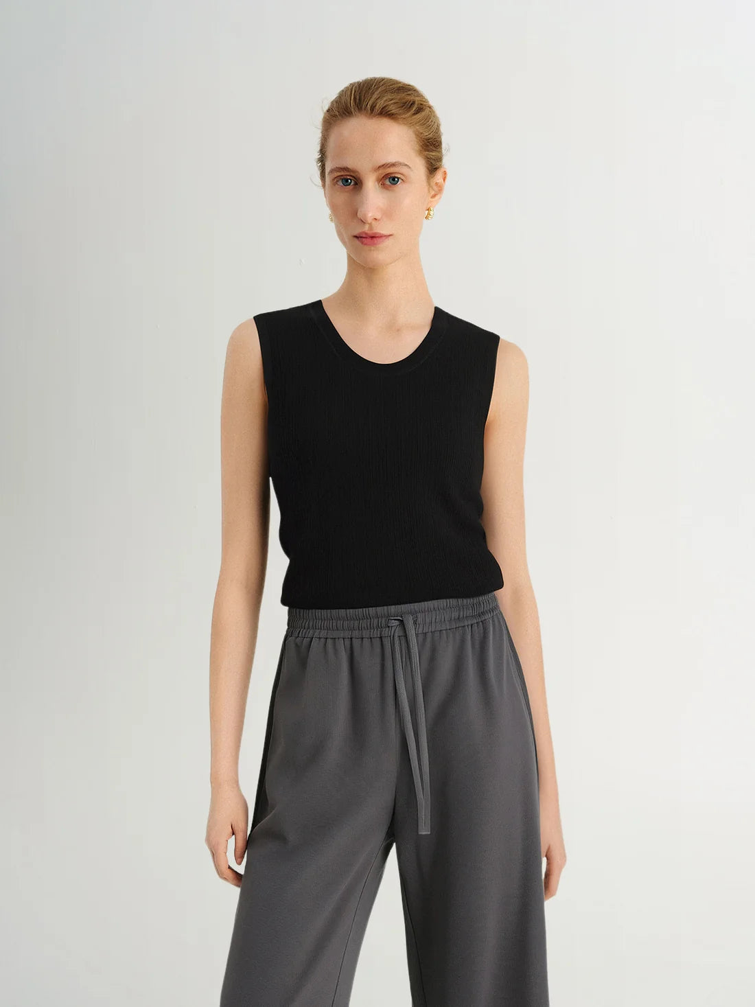 Meilleur Moment Round Neck Tank Top in Black