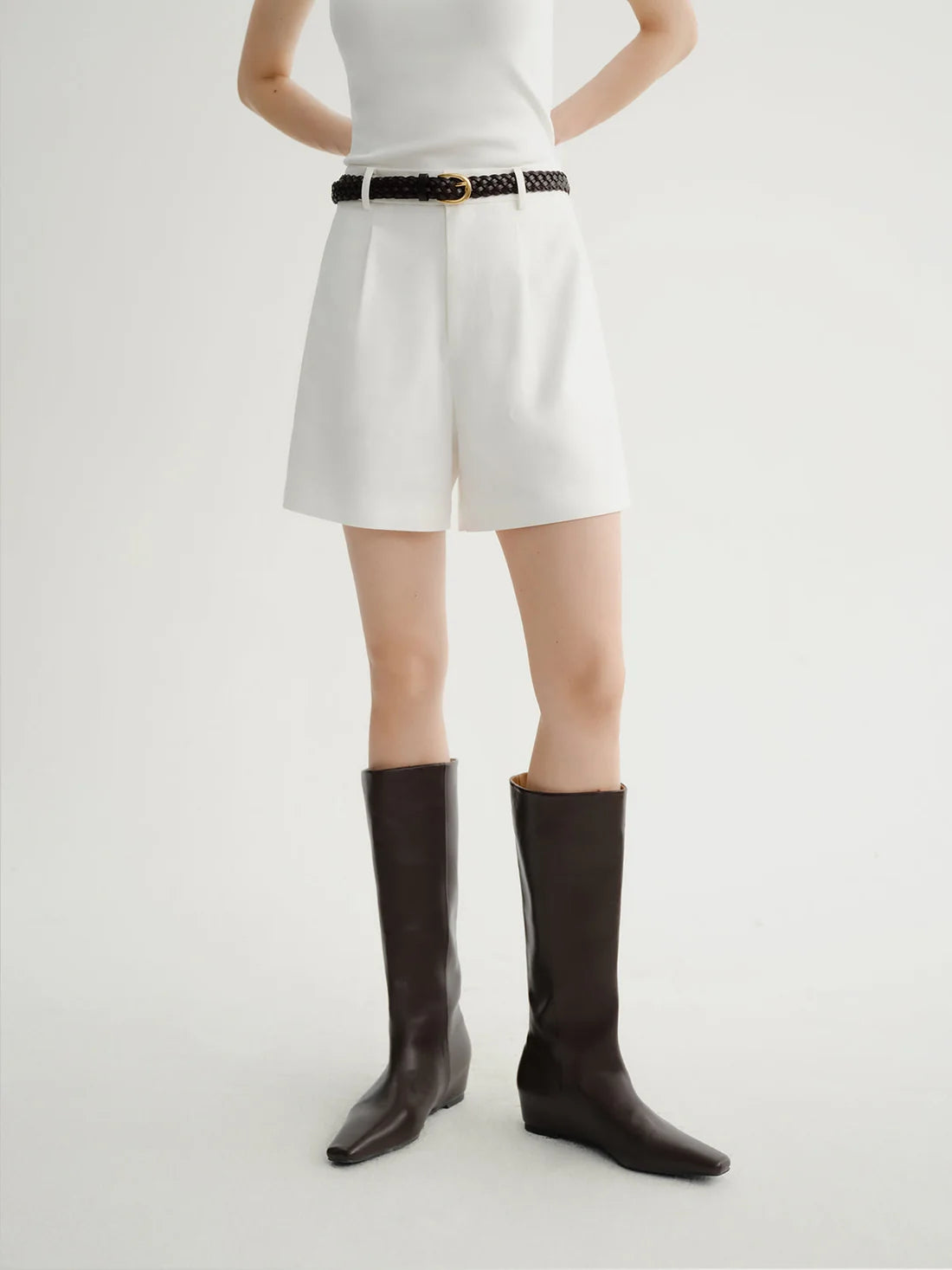 Meilleur Moment Pleated Front Shorts in White