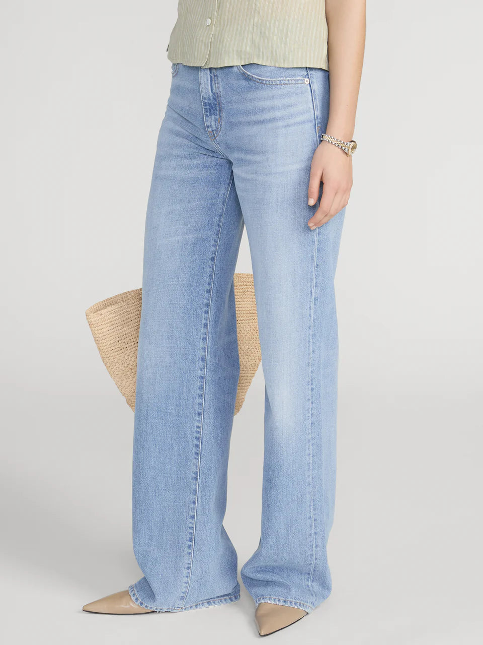 FRAME The Off Duty Stroll Relaxed Jean in Frey