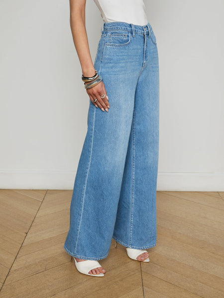 L'AGENCE Alicent HiRise Sneaker wide leg jean in Caster