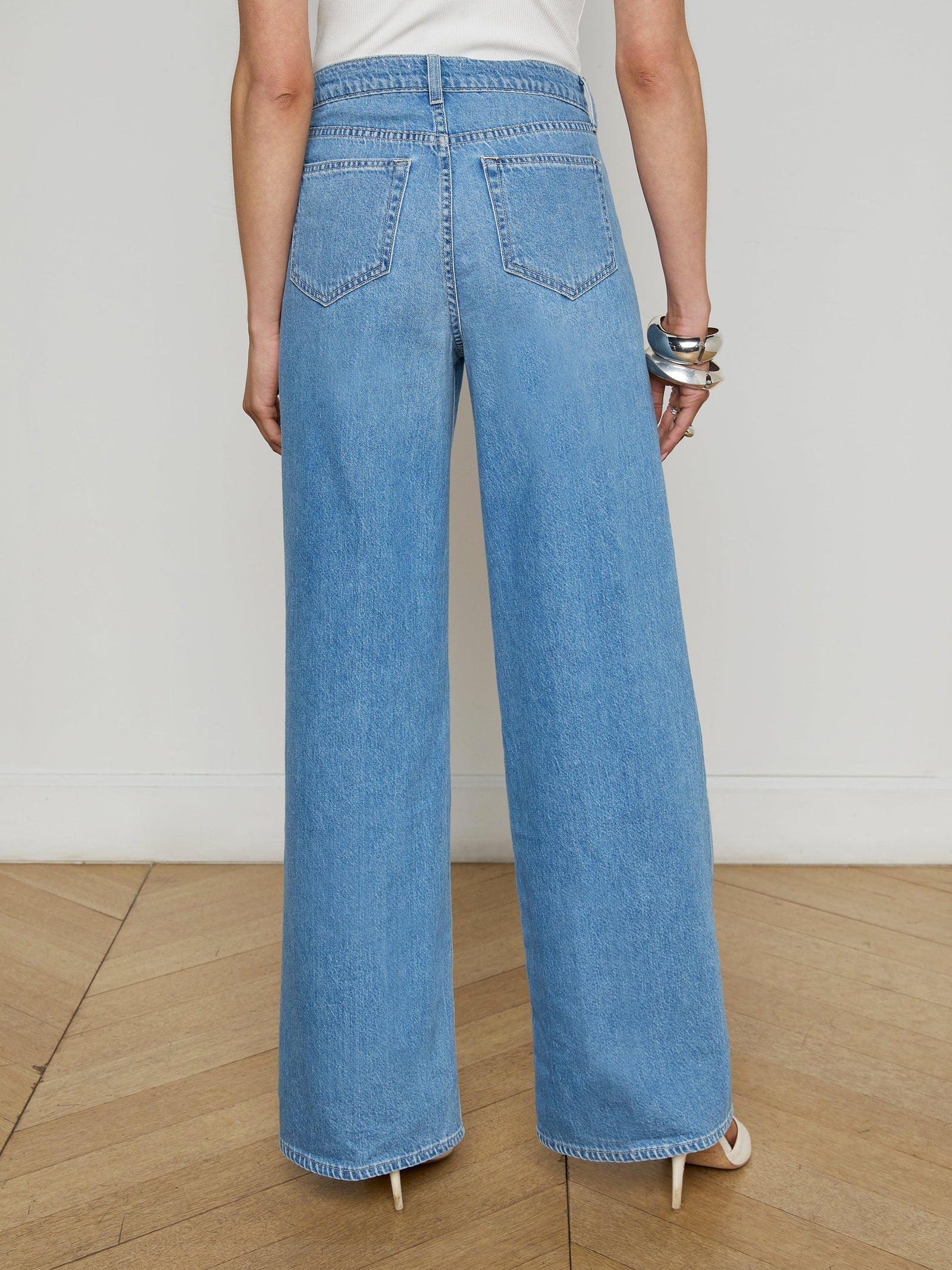 L'AGENCE Alicent HiRise Sneaker wide leg jean in Caster