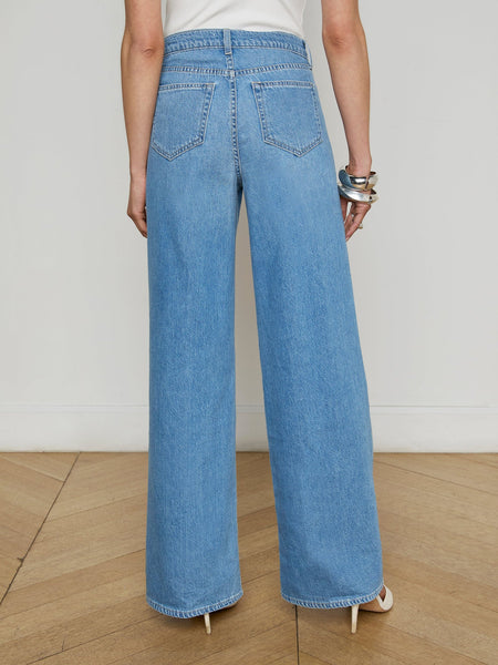 L'AGENCE Alicent HiRise Sneaker wide leg jean in Caster
