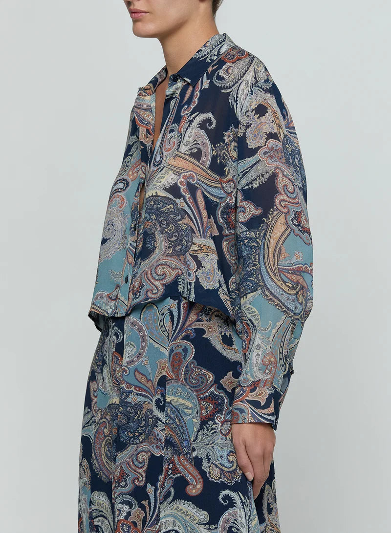 L'AGENCE Cosette Crop Hi Low Shirt in Midnight Besarabian Pailsey