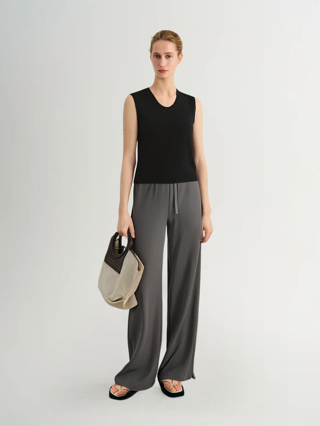 Meilleur Moment Round Neck Tank Top in Black