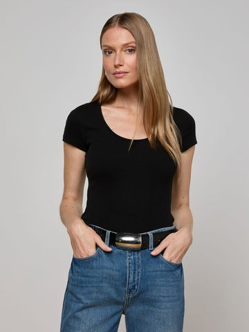 L'AGENCE Brynlee Scoop Neck Tee in Black