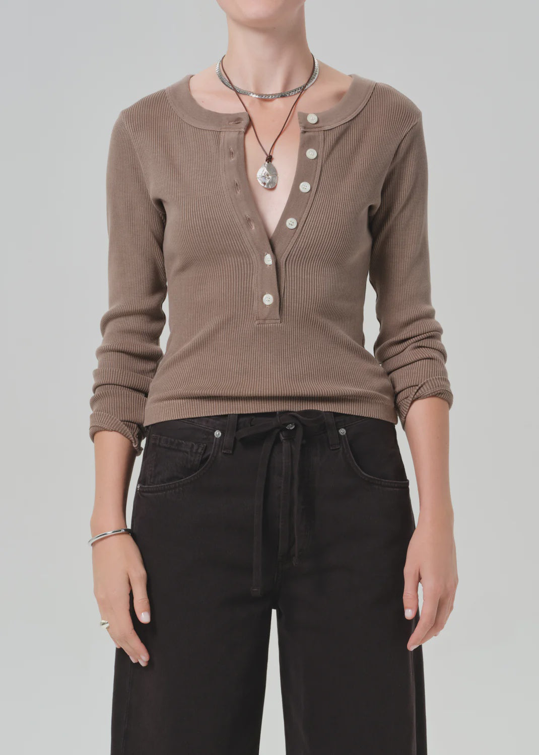 Citizens of Humanity Varra Cotton Rib Henley in Cocoa