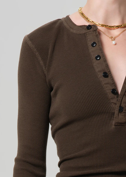 Citizens of Humanity Drea Waffle Henley in Umber