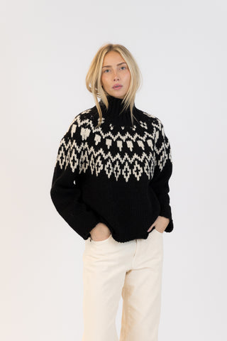 Lyla & Luxe Aggie Fair Isle Crewneck Pullover in Black/White