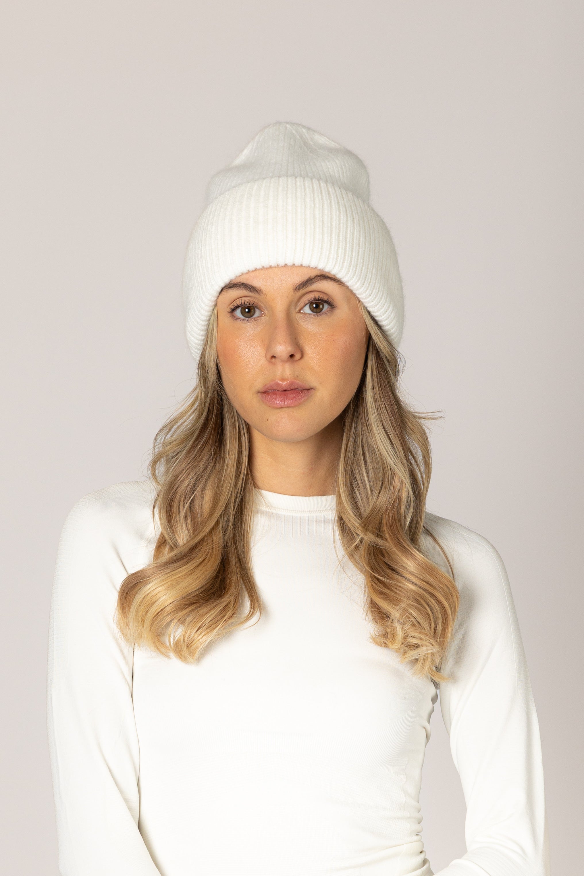 Lyla & Luxe Apres Ski Hat in White