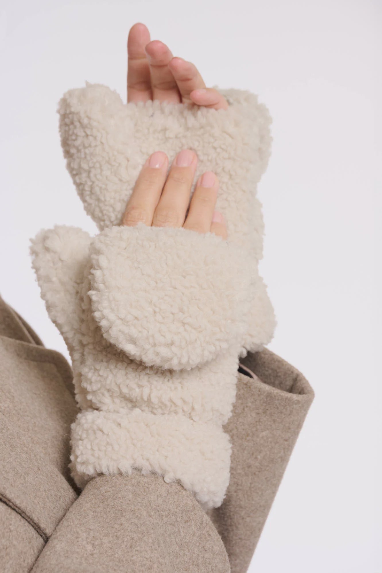 RINO & PELLE Aleida Teddy Gloves in Birch