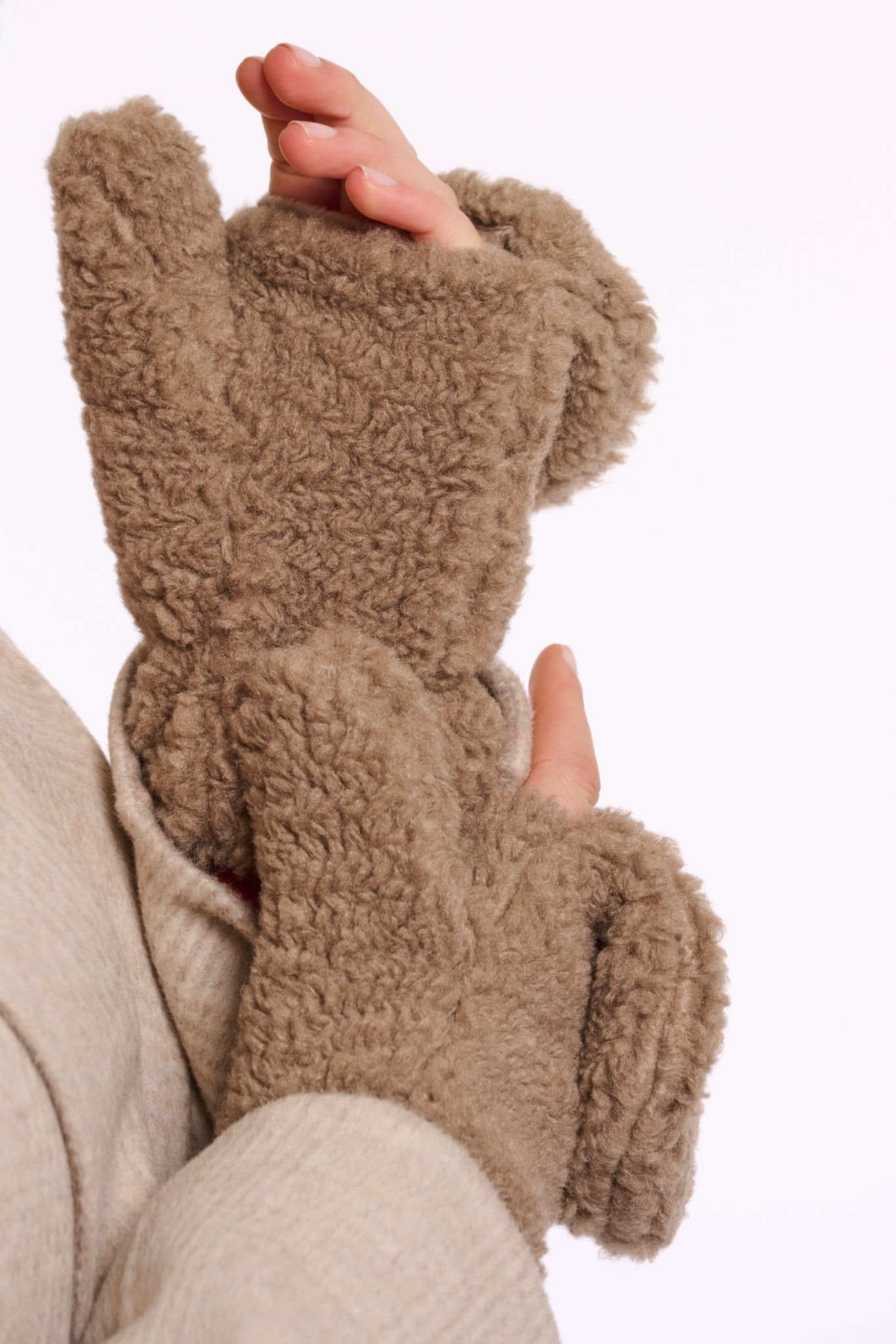 RINO & PELLE Aleida Teddy Gloves in Toffee