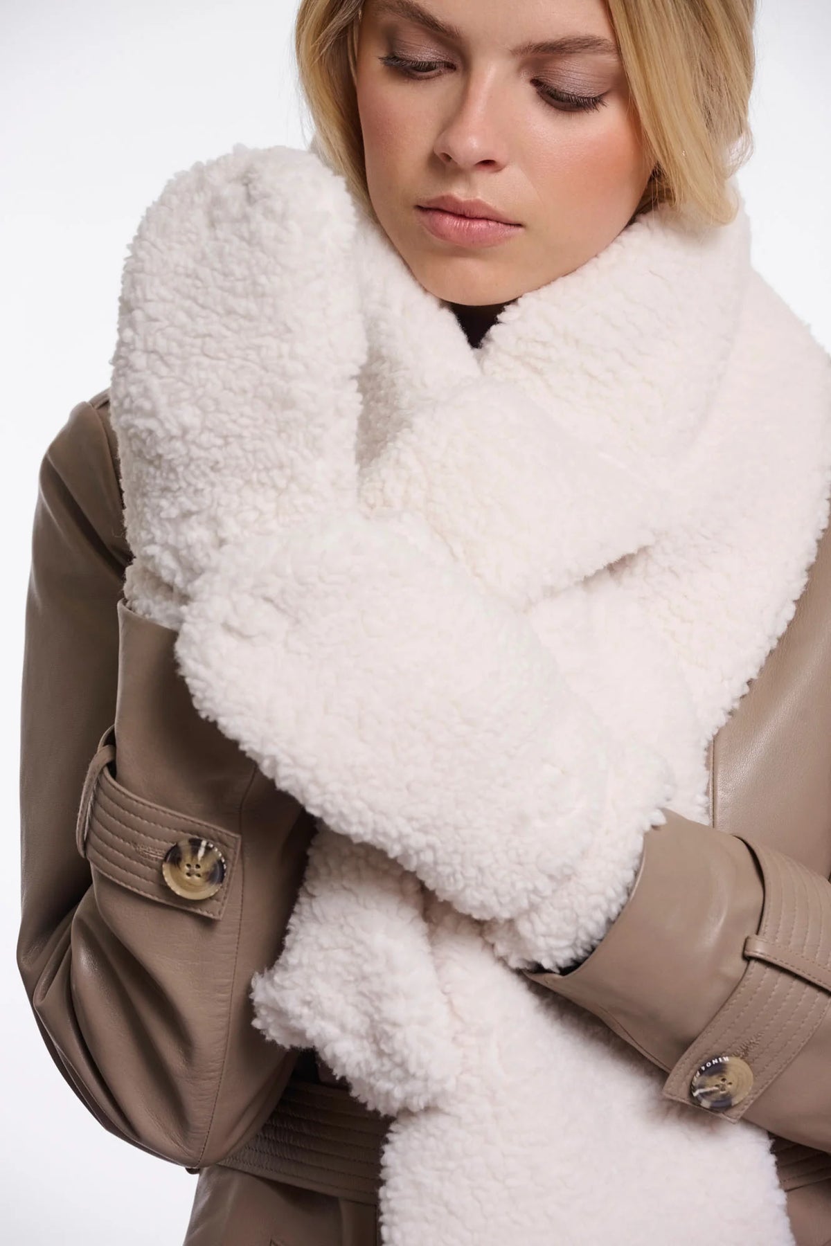 RINO & PELLE Aleida Teddy Gloves in Birch