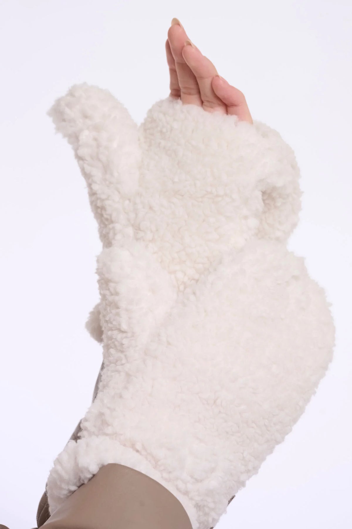 RINO & PELLE Aleida Teddy Gloves in Birch
