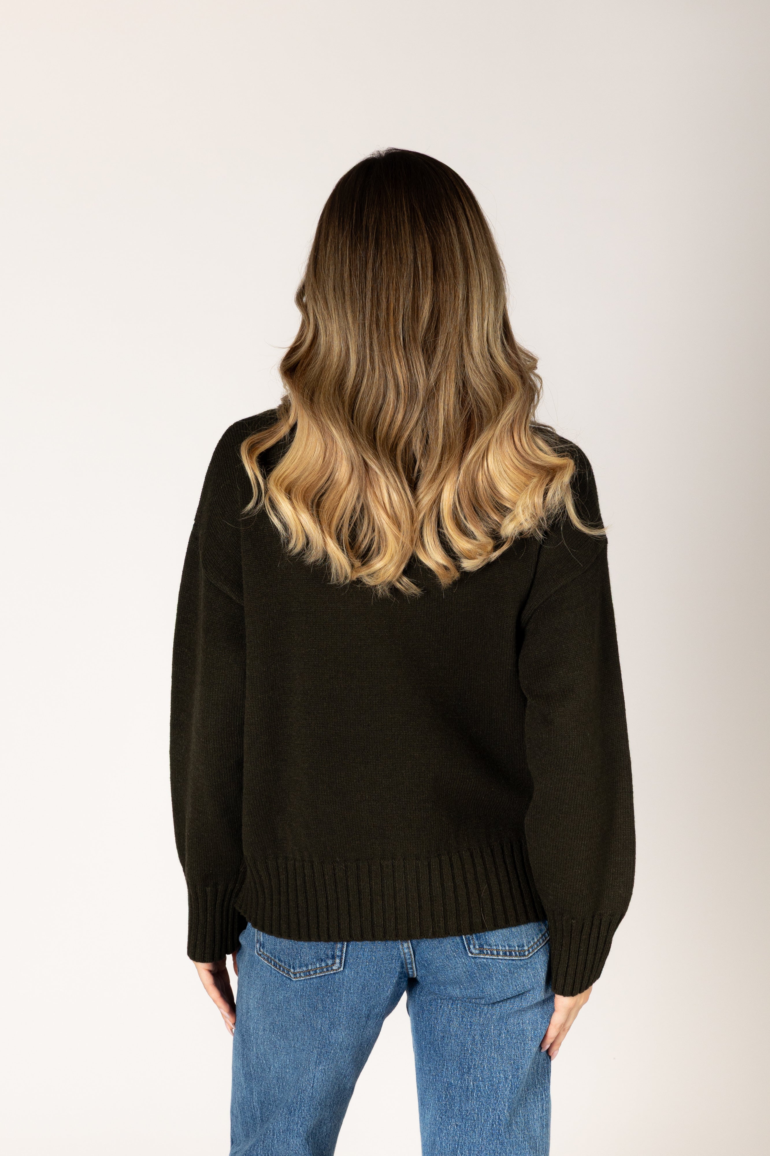 Lyla & Luxe Becca Essentials Crew Sweater in Olive