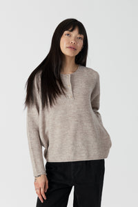 Lyla & Luxe Dean Lightweight Scoopnk Henley Driftwood