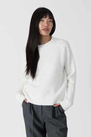 Lyla & Luxe Ezra Lightweight Crew Sweater in OffWhite