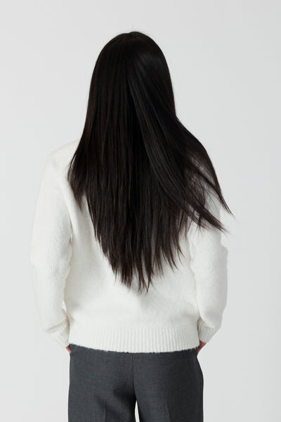 Lyla & Luxe Ezra Lightweight Crew Sweater in OffWhite