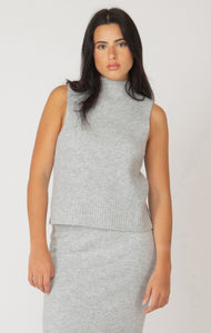 Black Tape Sleeveless Rib Mockneck Sweater in Lt Grey