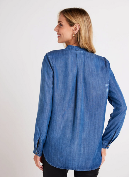 bella dahl tencel denim l/s pocket henley in moonlit haze