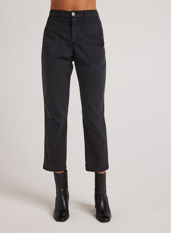 bella dahl Beau darted knee utility trouser in soft black