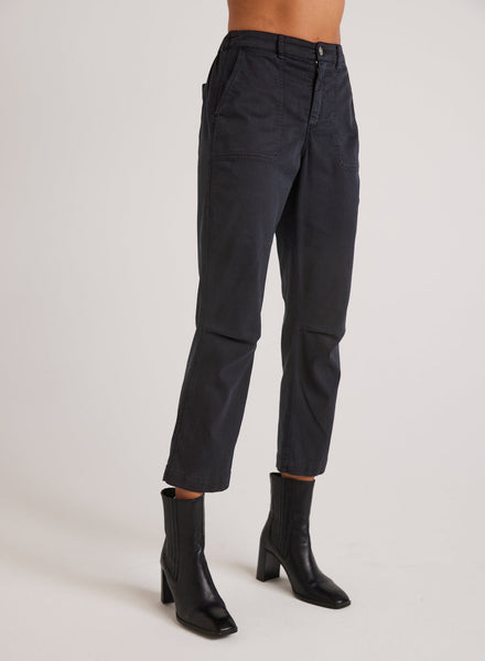 bella dahl Beau darted knee utility trouser in soft black