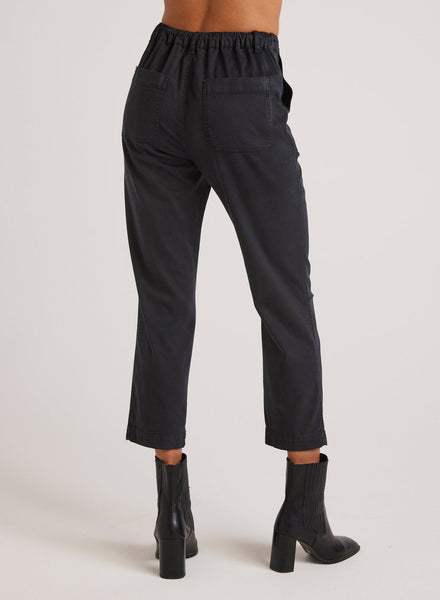 bella dahl Beau darted knee utility trouser in soft black