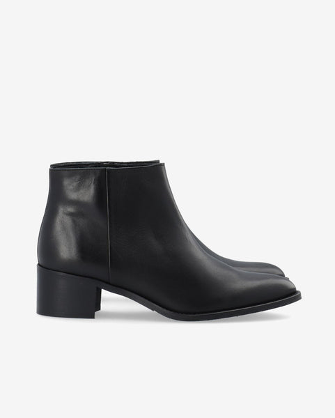 Bianco BiaCarol Side Zip Low Bootie in Black