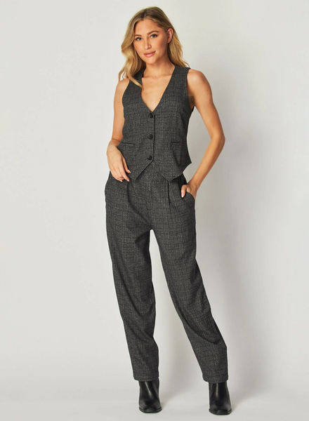 bella dahl relaxed pleat front trouser in glencheck plaid