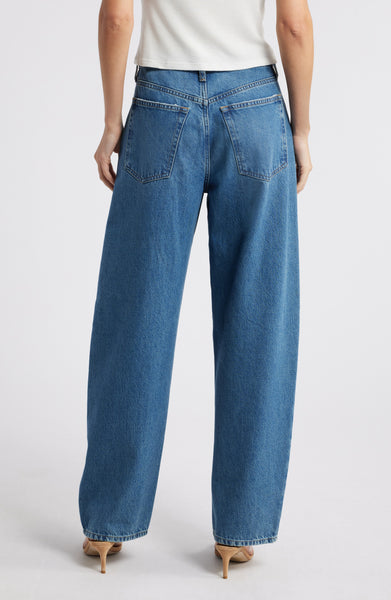 FRAME Low Slung Barrel Jean in Caramia