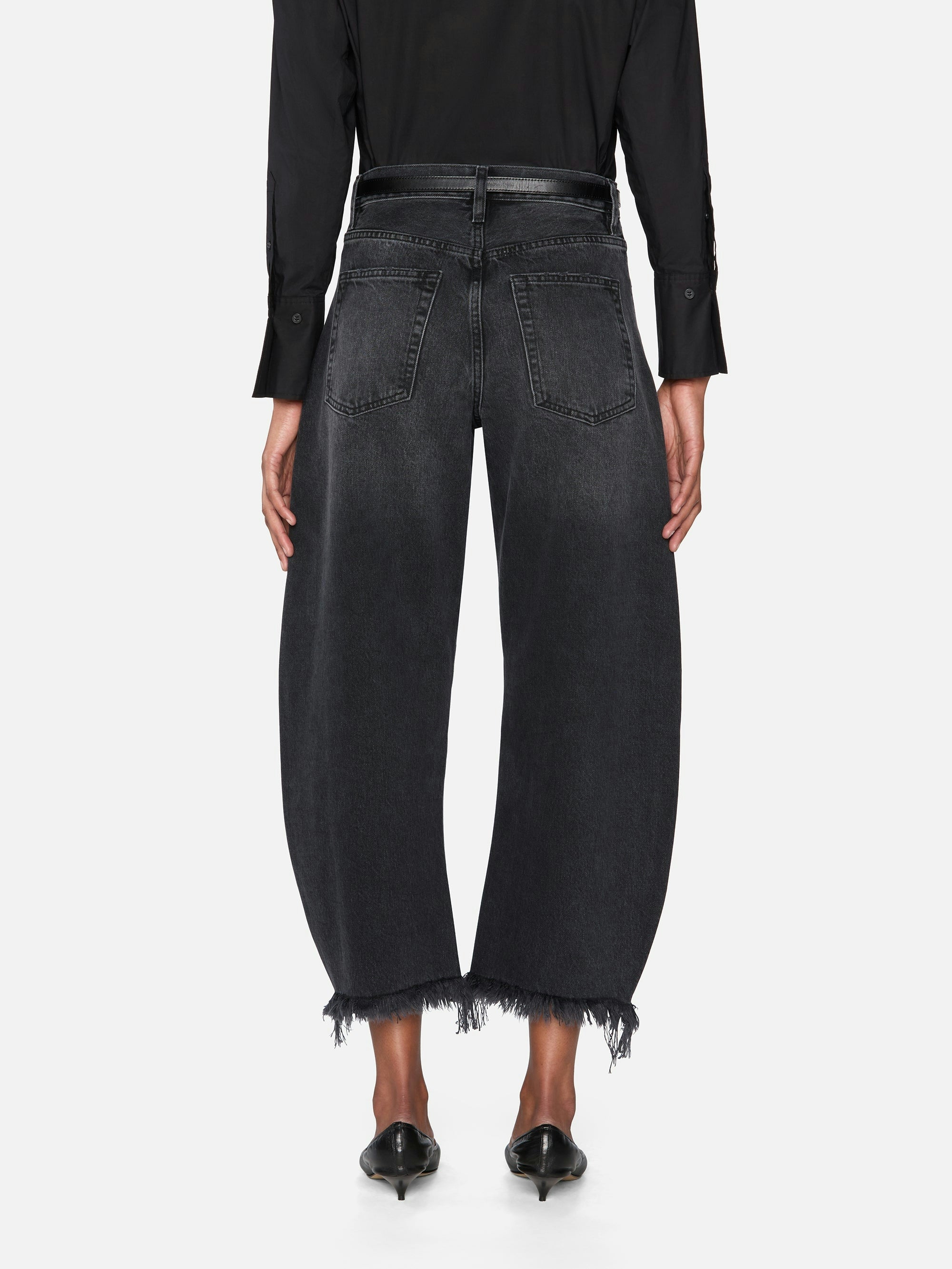 FRAME The Bubble Crop Jean in Limitless Raw Fray