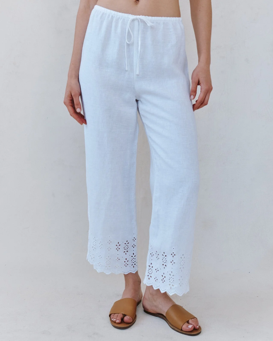 Bella Dahl beach crop w embroidered hem in white