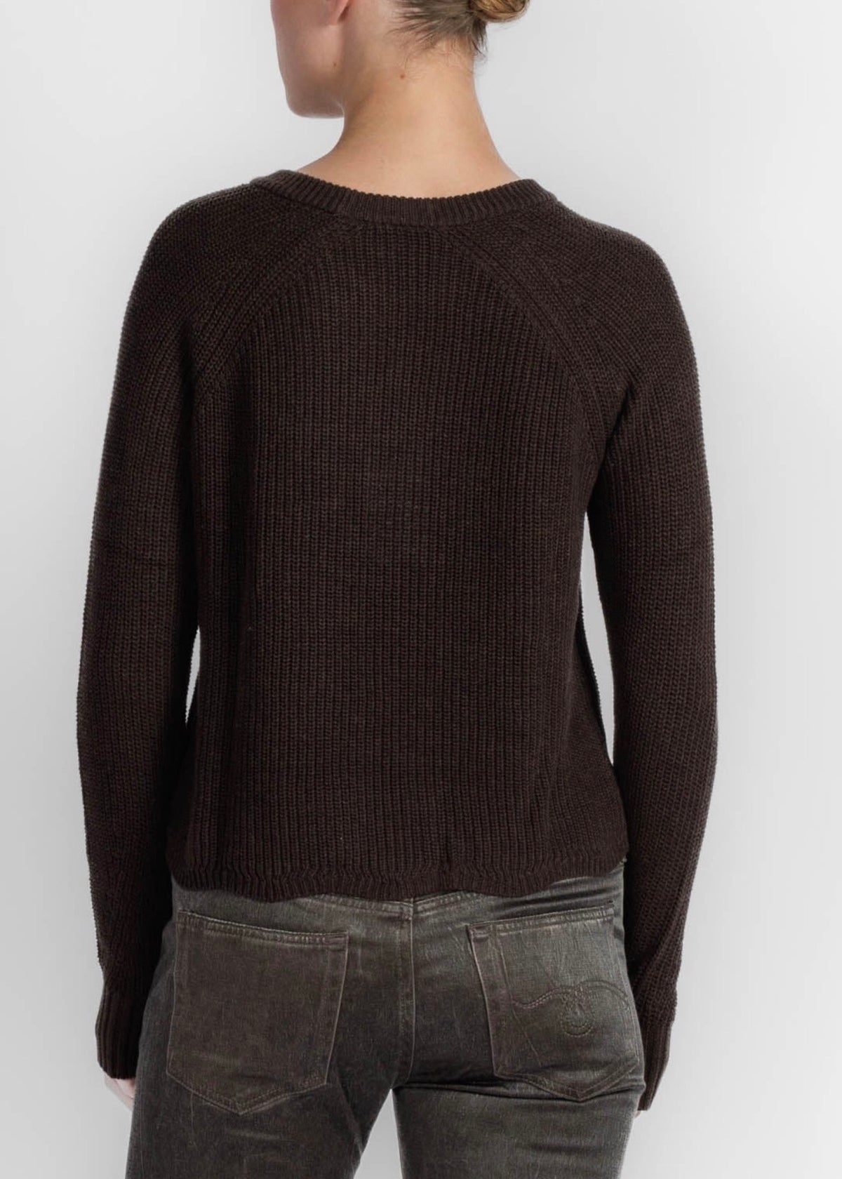 Autumn Cashmere Scallop Shaker Sweater in Pumpernickel
