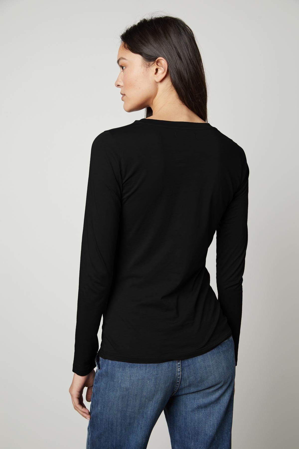 Velvet Zofina05 Gauzy Whisper Classic L/S Top Black
