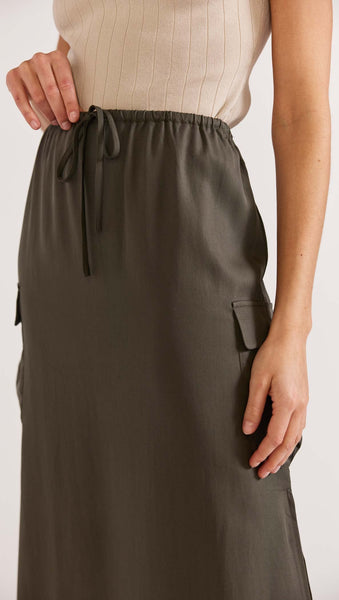 Staple the Label Kendi Midi Cargo Skirt in Khaki