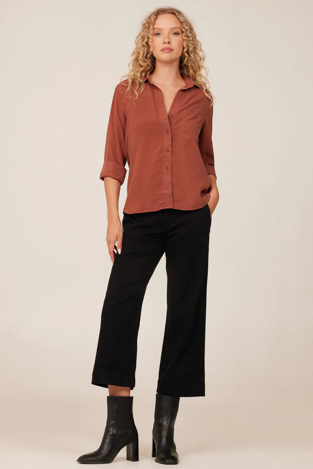 bella dahl Saige stretch twill wide leg crop jean in Black