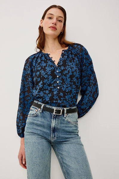 Rails Indi Crinkle Clip Jacquard Top in Midnight Silhouette Floral