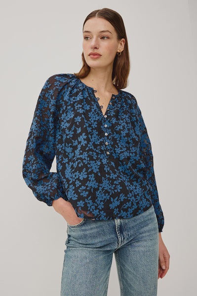 Rails Indi Crinkle Clip Jacquard Top in Midnight Silhouette Floral
