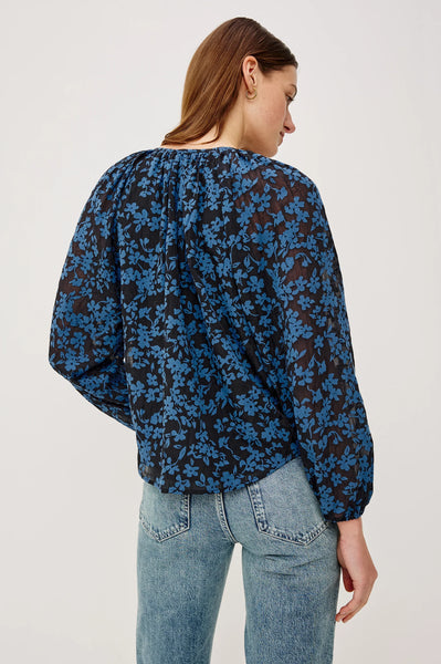 Rails Indi Crinkle Clip Jacquard Top in Midnight Silhouette Floral