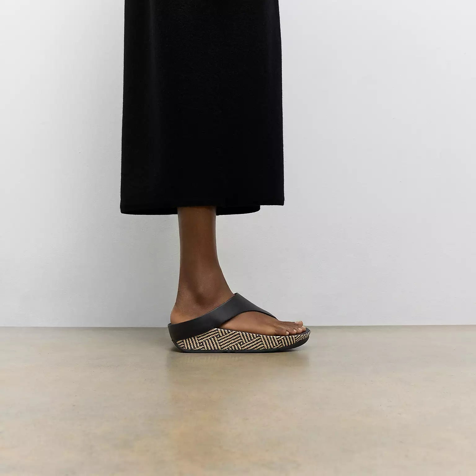 FitFlop LULU Leather Toe-Post Sandals with Rattan Sole in Black