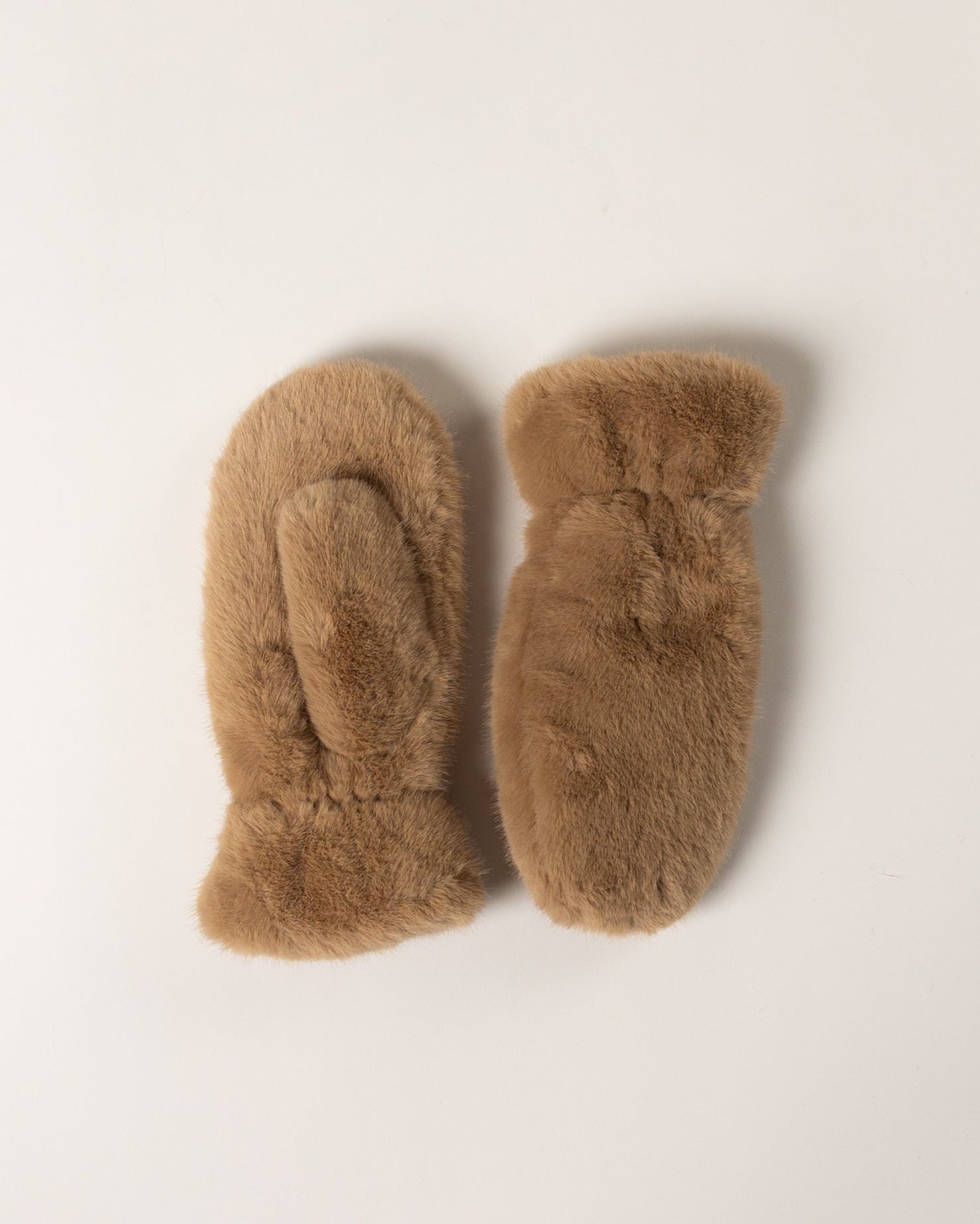 Lyla & Luxe Faux Fur Luxe Mittens in Camel
