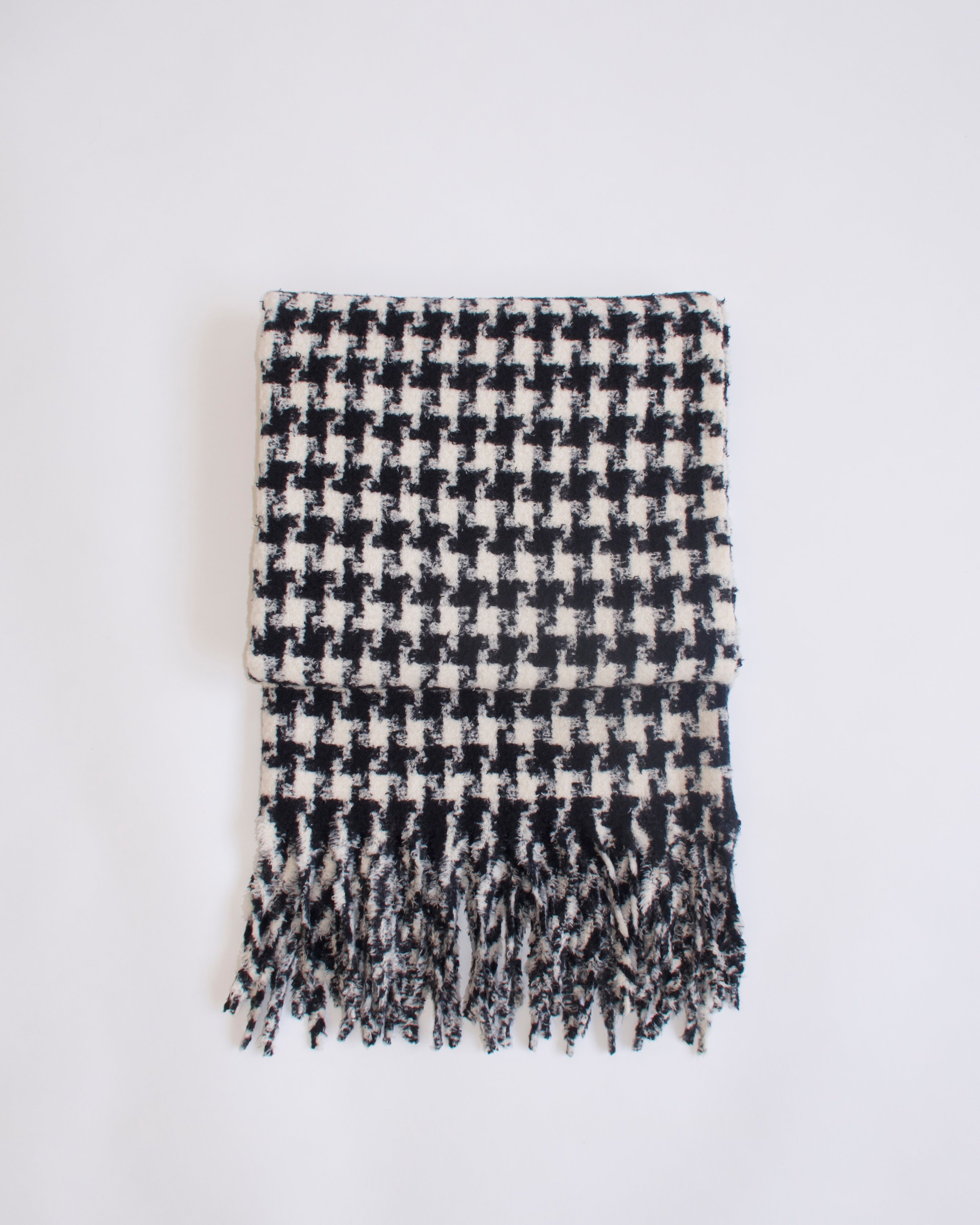 Lyla & Luxe Houndstooth Supersoft Scarf in Black/White